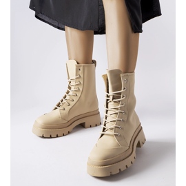Botas beige con acabado mate de Thiery 1