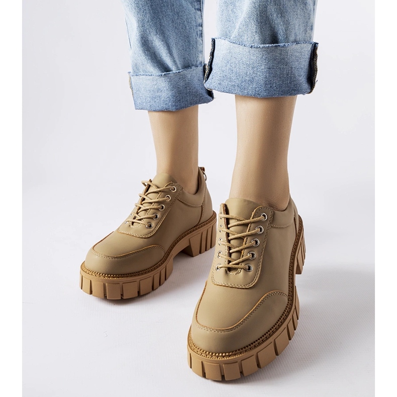 Zapatos marrones con acabado mate de Severino beige 1