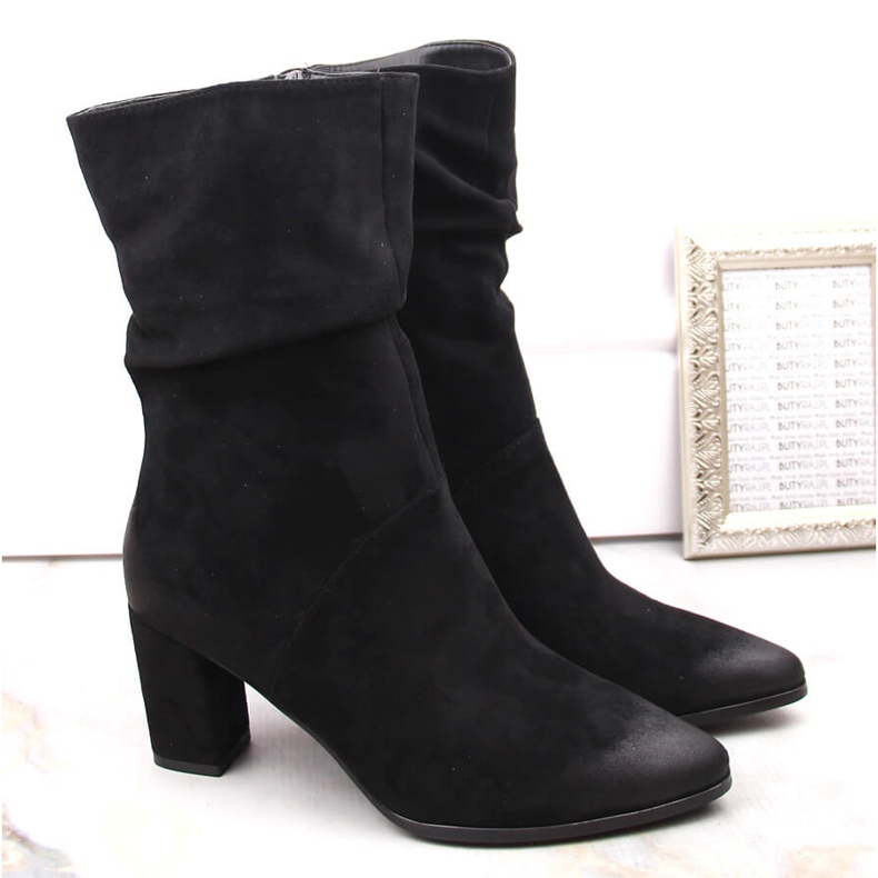 Botas de mujer cortas, arrugadas y aislantes negras Vinceza 58146 negro 1