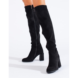 Elegantes botas hasta el muslo Shelovet para mujer fabricadas en ante ecológico en color negro 1