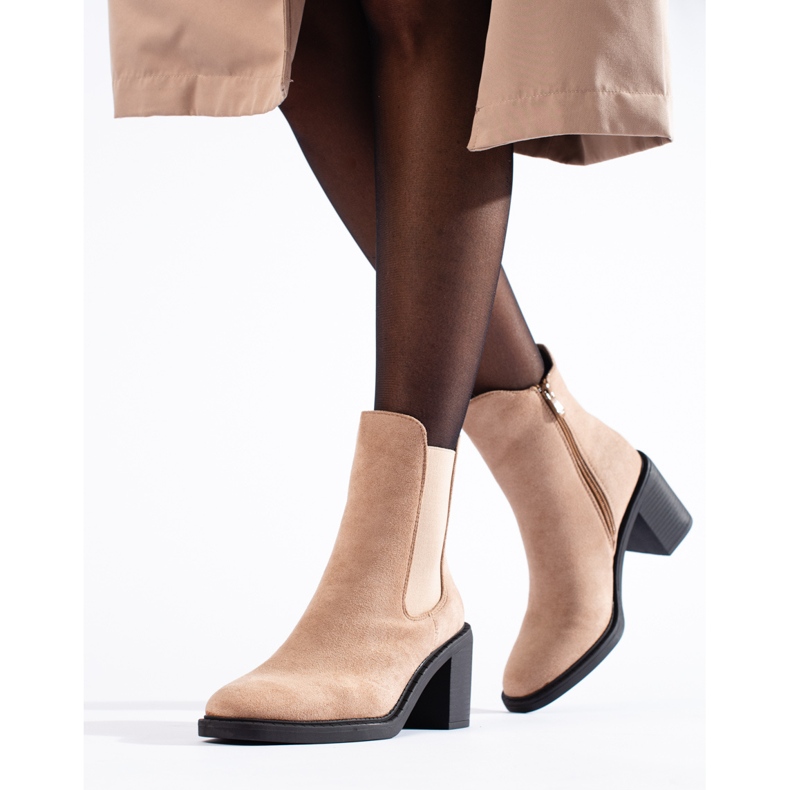 Botas Chelsea de mujer Shelovet de ante beige y tacón alto 2 Botas Chelsea de mujer Shelovet de ante beige y tacón alto 2