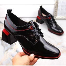 Zapatos de mujer de charol negro sobre bloque de Filippo 1