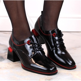 Zapatos de mujer de charol negro sobre bloque de Filippo 4