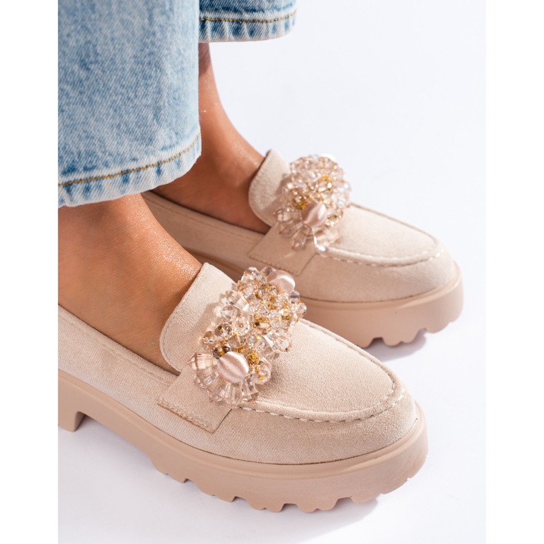 Mocasines de mujer en ante beige de Shelovet 2