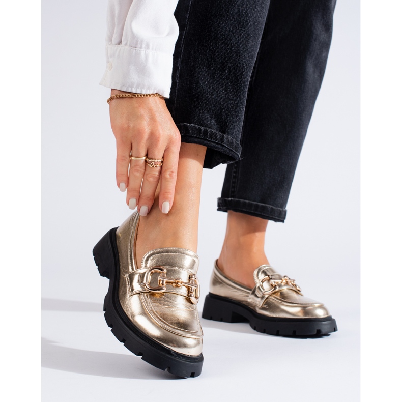 Mocasines Shelovet dorados con suela gruesa. 1