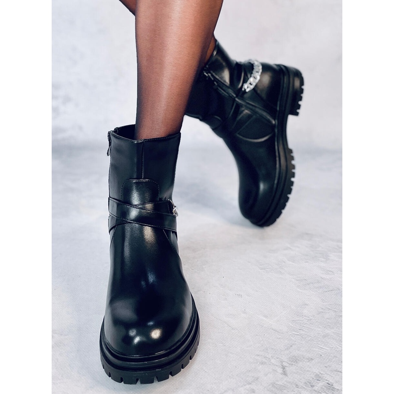 Cindy Botines negros con cadena 1 Cindy Botines negros con cadena 1