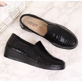 Zapatos cómodos de mujer con cuña charol cocodrilo, negro, T.Sokolski J23-321 4