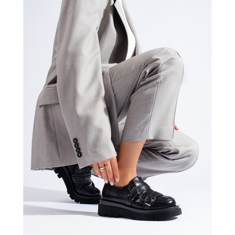 Zapatos negros con suela gruesa Shelovet. 1