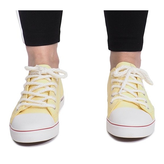 Zapatillas Lavso beige calado 1