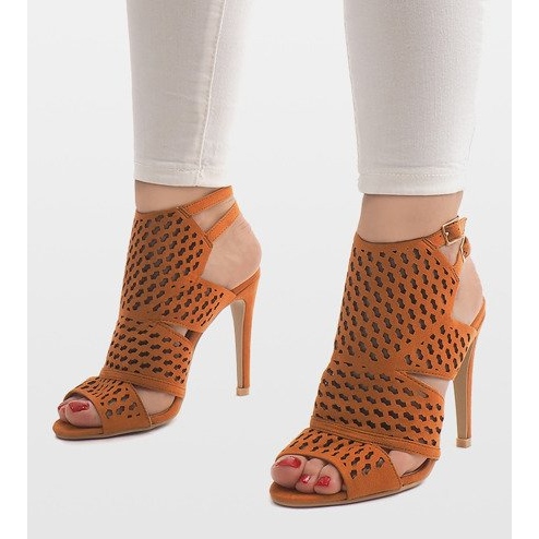 Botas camel caladas en un alfiler 238-5 marrón 2