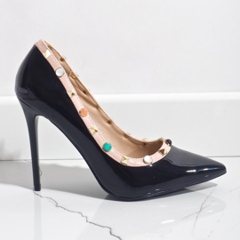 Tacones lacados en negro con tachuelas 98273-114 1
