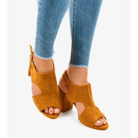 Sandalias camel calado con corte 99-33A marrón 1