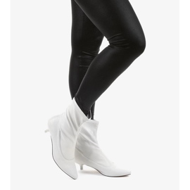 Tacones grises con un calcetín Ragemour 1