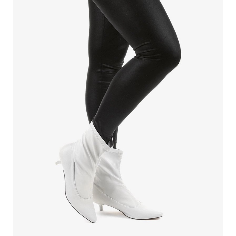 Tacones grises con un calcetín Ragemour 1 Tacones grises con un calcetín Ragemour 1