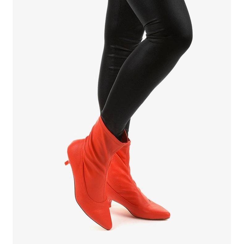 Tacones rojos con un calcetín Ragemour 1