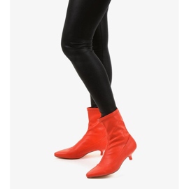 Tacones rojos con un calcetín Ragemour 2