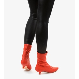 Tacones rojos con un calcetín Ragemour 3