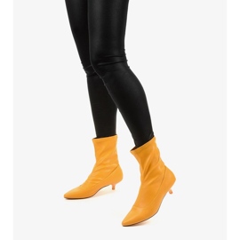 Tacones altos amarillos con un calcetín Ragemour 1 Tacones altos amarillos con un calcetín Ragemour 1