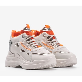 Zapatillas de felicia con serpiente en blanco y beige 1