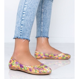 Bailarinas beige brillante con flores Luz violeta 5