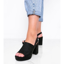 Sandalias negras en el poste de Chikie negro 1