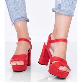 Sandalias rojas en el puesto de Kimmie rojo 1 Sandalias rojas en el puesto de Kimmie rojo 1