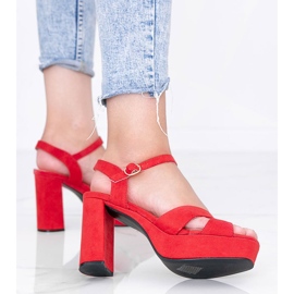 Sandalias rojas en el puesto de Kimmie rojo 2