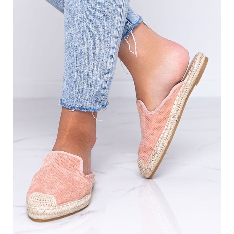 Chanclas rosas con un frente cerrado de Kinshasa 1