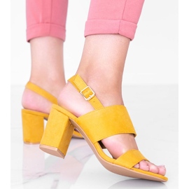 Sandalias mostaza en la publicación Lil Sweetie amarillo 2