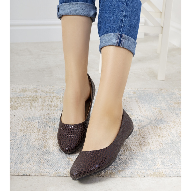 Bailarinas de charol marrón con estampado de piel de cocodrilo Mozzare rosado 1