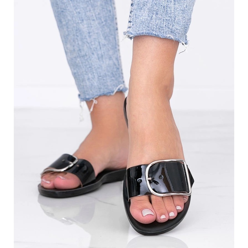 Pantuflas Laura lacado negro 1