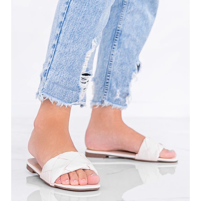 Zapatillas beige con parte superior trenzada de Iren 1