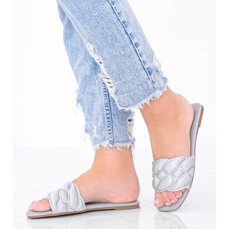 Zapatillas grises con parte superior decorativa Stormi 1