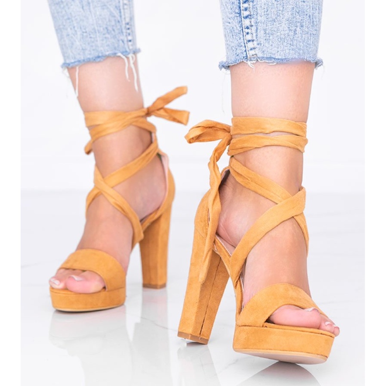 Sandalias Ginny camel con cordones marrón 1