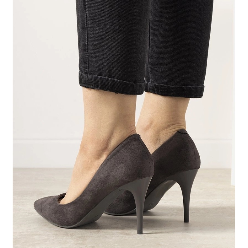 Bombas grises en el tacón bajo de Eliana 1