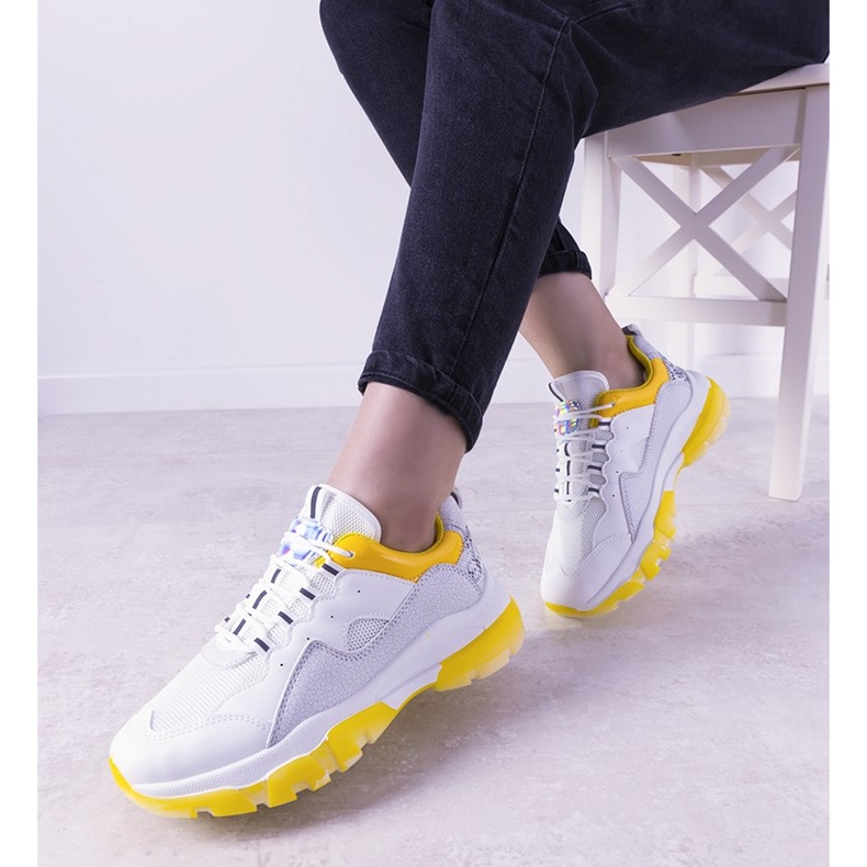 Zapatillas blancas y amarillas con suela ombre blanco 1 Zapatillas blancas y amarillas con suela ombre blanco 1