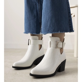 Botines blancos con recortes Moderniso 2