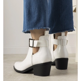 Botines blancos con recortes Moderniso 1