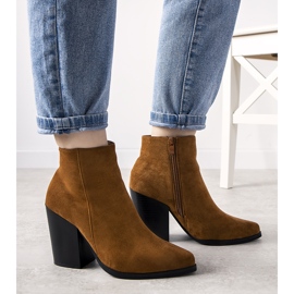 Botas de vaquero camel en la publicación de Milady marrón 1 Botas de vaquero camel en la publicación de Milady marrón 1