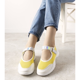Deportivas amarillas y blancas con aplicación holográfica de Melania blanco amarillo 1