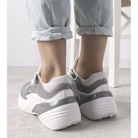 Zapatillas plateadas en suela alta blanco 1
