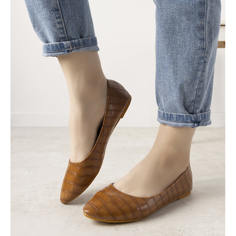 BM Bailarinas camel con estampado de piel de cocodrilo Camilia marrón 1