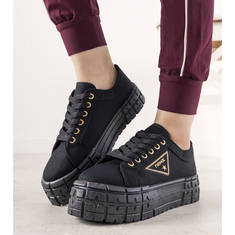 Zapatillas negras sobre suela gruesa de Giselle negro 1