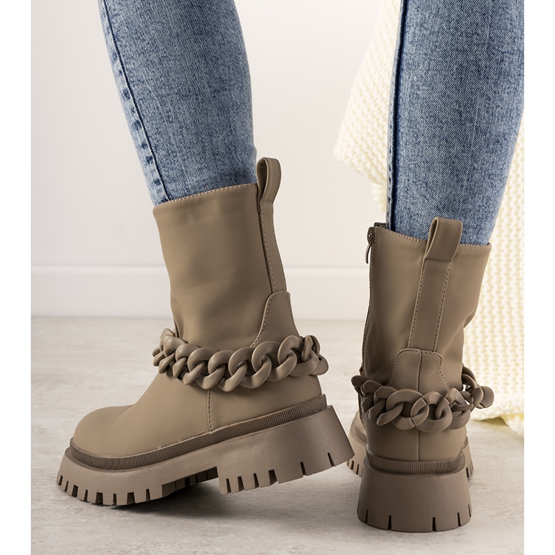 Botas beige con cadena Inspiration 1 Botas beige con cadena Inspiration 1