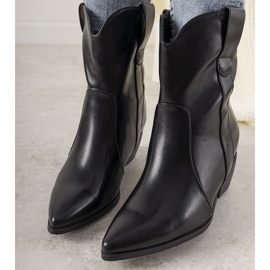 Botas de vaquero negras en un poste de Perlage negro 2