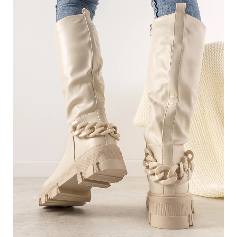 Botas beige con cadena Conny 1