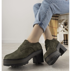 Botines verdes de corte bajo en el poste de Cecina 1