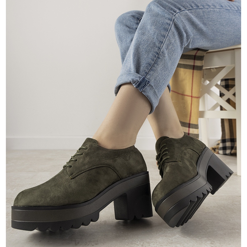 Botines verdes de corte bajo en el poste de Cecina 1