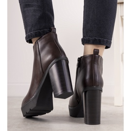 Botas clásicas marrones para el post femenino de My Need marrón 1