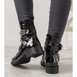 Botas de mujer lacadas en negro de Tanut 1